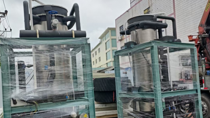 Two 10T tube ice machines sent abroad
